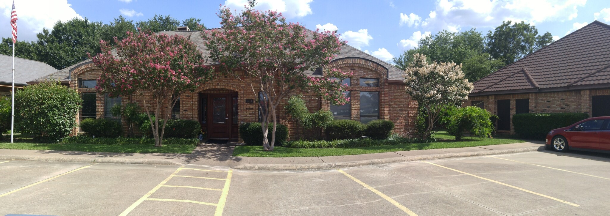 304 Harwood Rd, Bedford, TX for lease Primary Photo- Image 1 of 21