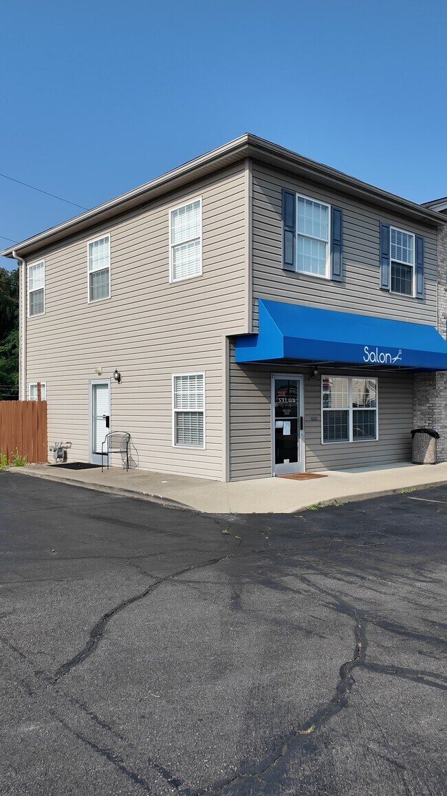Plus de détails pour 1014 Hospital Dr, Batavia, OH - Bureau/Commerce de détail à louer