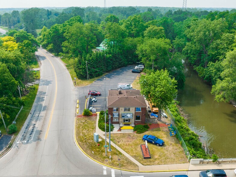 15005 Telegraph Rd, Flat Rock, MI à vendre - Photo du bâtiment - Image 3 de 7