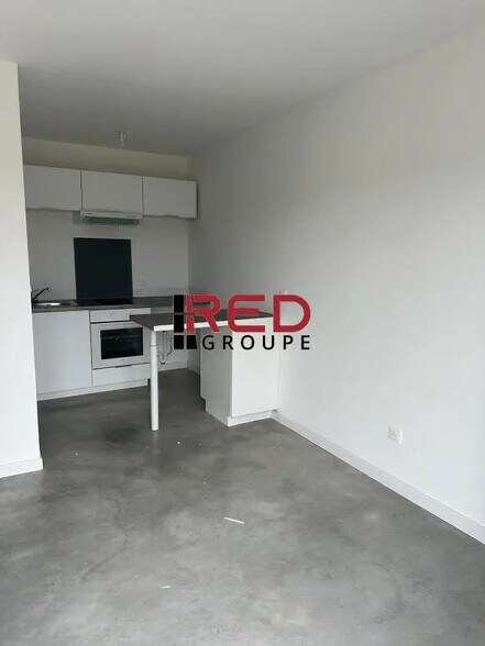 Office in Châteauneuf-le-Rouge for lease - Building Photo - Image 3 of 5