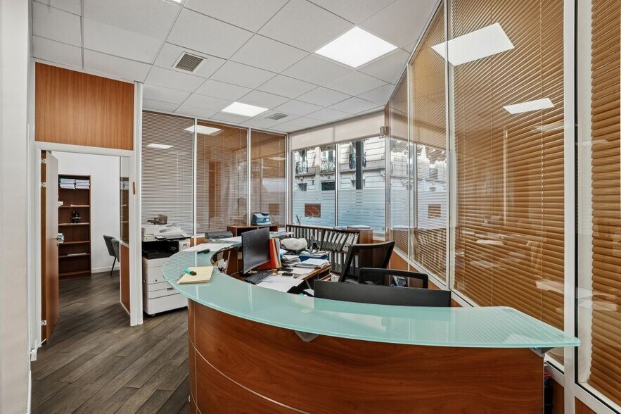 10 Rue Des Ternes, Paris à louer - Photo du bâtiment - Image 2 de 8