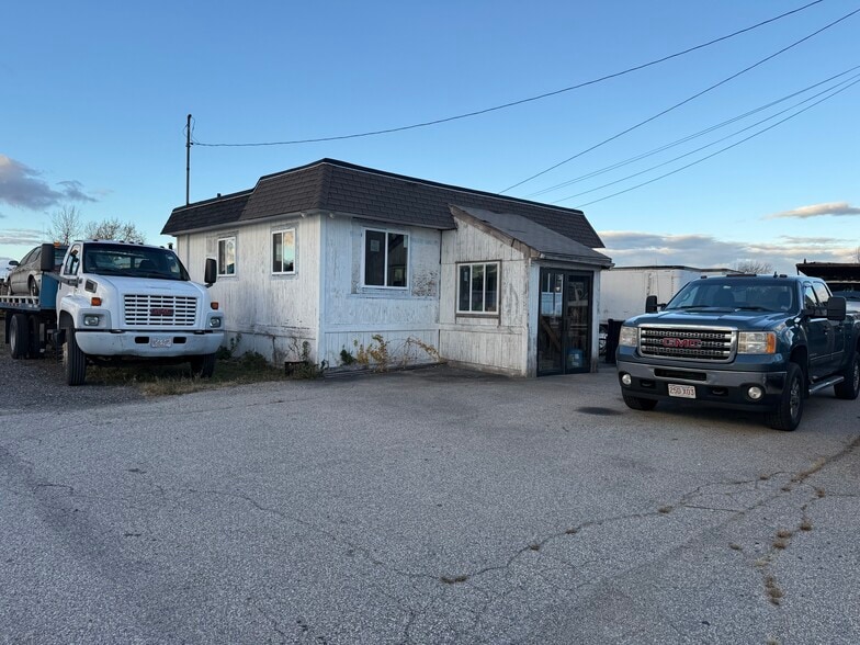 477 Hartford Avenue West, Uxbridge, MA for sale - Building Photo - Image 3 of 9