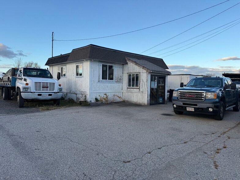 477 Hartford Avenue West, Uxbridge, MA à vendre - Photo du bâtiment - Image 3 de 9