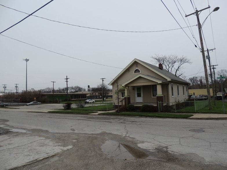 1828 S Anthony Blvd, Fort Wayne, IN for sale - Building Photo - Image 3 of 14