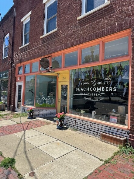 213 High St, Fairport Harbor, OH for lease - Primary Photo - Image 2 of 9