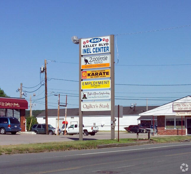 560 Kelley Blvd, North Attleboro, MA à vendre - Photo du bâtiment - Image 2 de 19