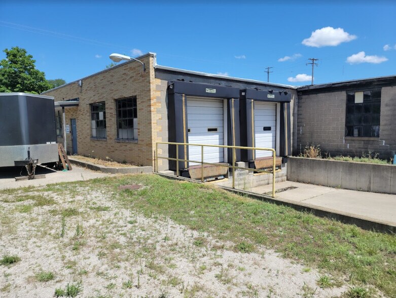 1900 E Holland Ave, Saginaw, MI à vendre - Photo du bâtiment - Image 3 de 43
