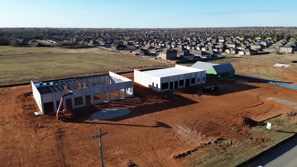 2725-2801 S Mustang Rd, Yukon, OK for lease - Building Photo - Image 3 of 4