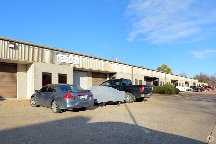 6333 S Peoria Ave, Tulsa, OK à louer - Photo du bâtiment - Image 3 de 5