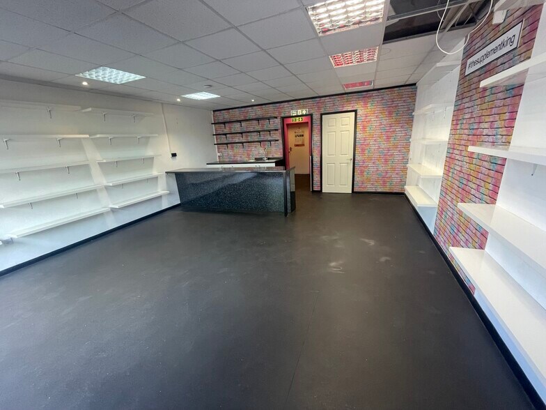 316 Fernhill Rd, Farnborough à vendre - Photo intérieure - Image 3 de 4