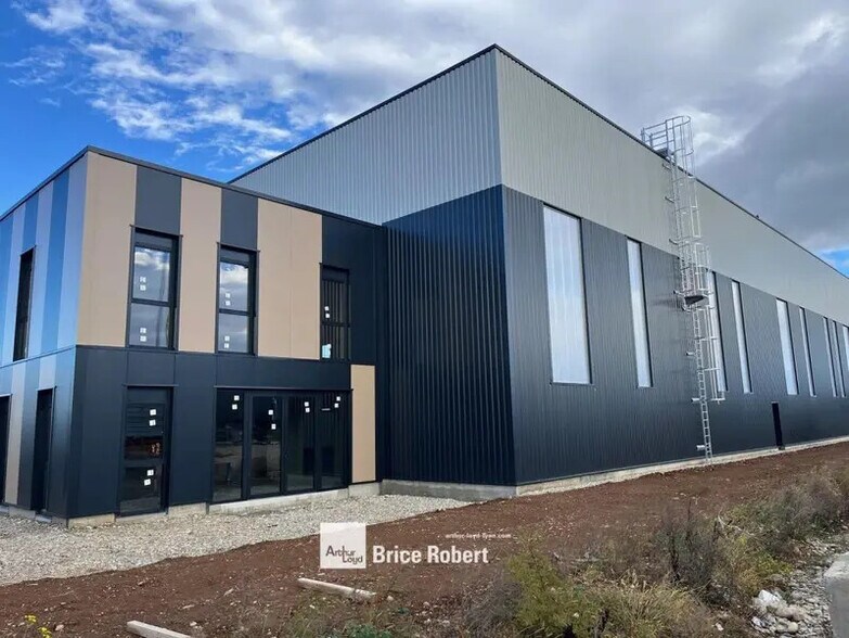 18 Rue Marcel Dassault, Genas à vendre - Photo du bâtiment - Image 3 de 10