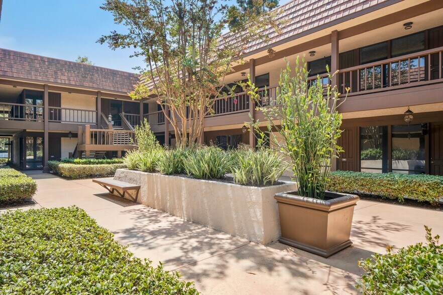 17291 irvine Blvd, Tustin, CA à louer - Photo du bâtiment - Image 3 de 11