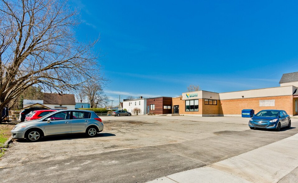 22 Rue Saint-Joseph, Sherbrooke, QC à louer - Photo du bâtiment - Image 2 de 14