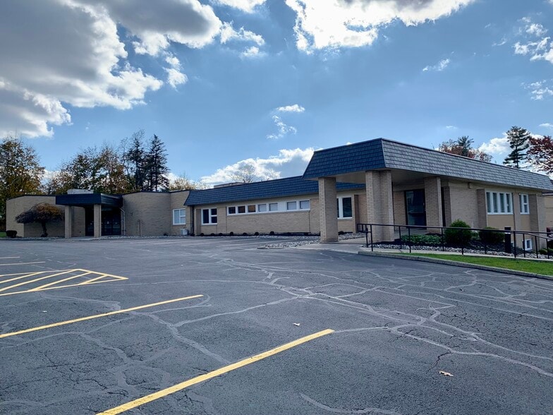 239 E Brown St, East Stroudsburg, PA for lease - Building Photo - Image 3 of 13