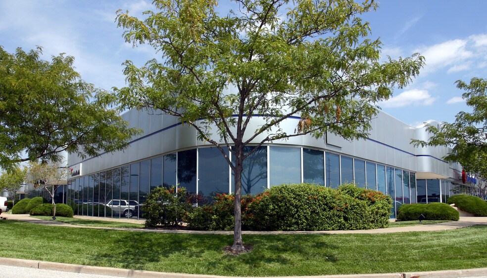 1901 Belt Way Dr, Overland, MO à louer - Photo du bâtiment - Image 3 de 7