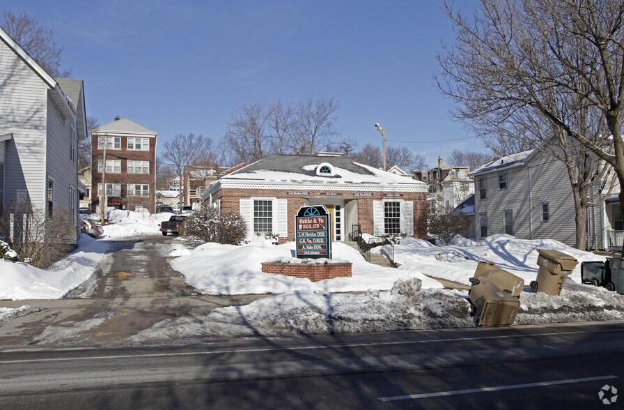 East Johnson St Portfolio portefeuille de 3 propriétés à vendre sur LoopNet.ca - Photo principale - Image 1 de 1