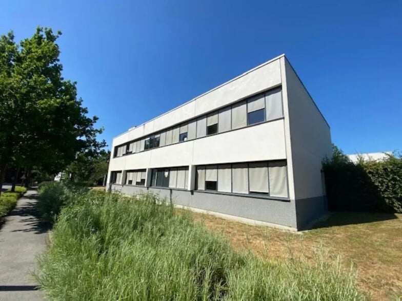 Office in Rennes for lease - Building Photo - Image 2 of 21