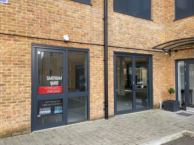 9 Leaden Hl, Coulsdon à louer - Photo du bâtiment - Image 3 de 6