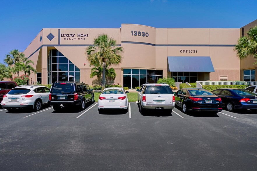 13830 Jetport Commerce Pky, Fort Myers, FL à louer - Autre - Image 2 de 37