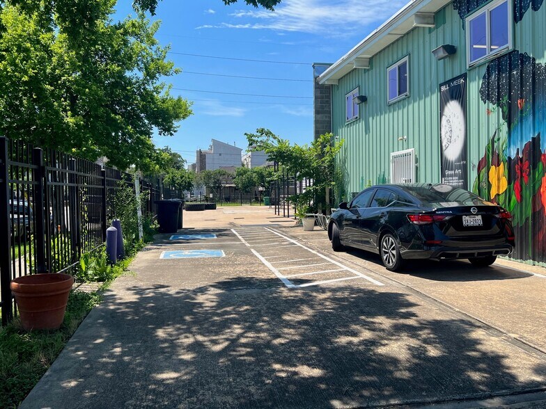 1907 Spring St, Houston, TX à louer - Photo du bâtiment - Image 3 de 8