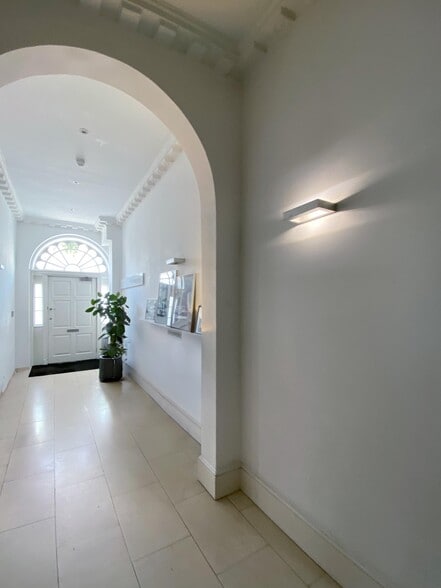 4-5 Fitzroy Sq, London for lease - Interior Photo - Image 3 of 8