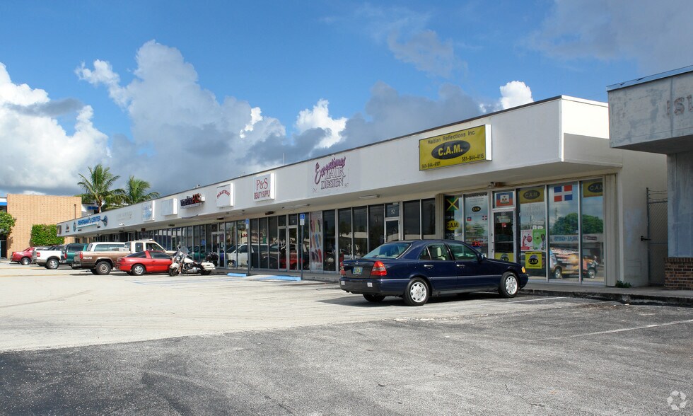 40-100 E Blue Heron Blvd, Riviera Beach, FL à louer - Photo du bâtiment - Image 2 de 3