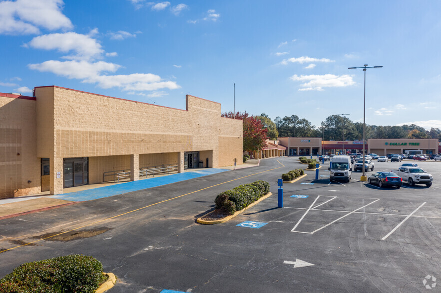 4060-4086 Covington Hwy, Decatur, GA for lease - Building Photo - Image 2 of 4