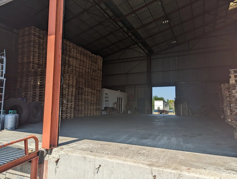 Industrial in Saint-Étienne-du-Rouvray for lease - Interior Photo - Image 2 of 4