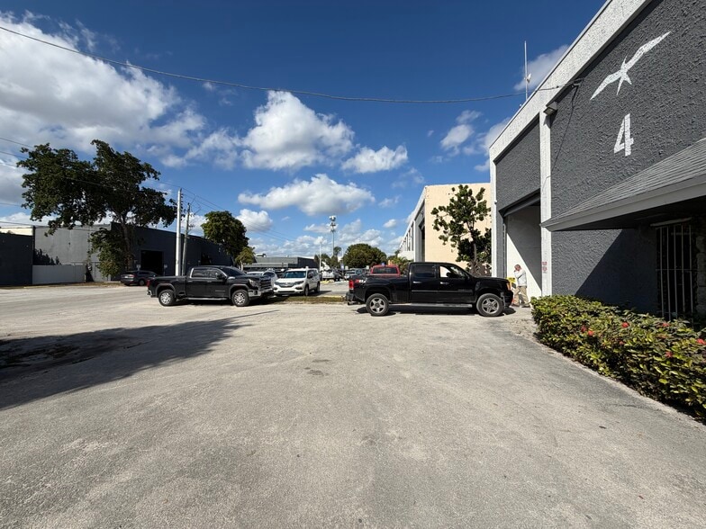 13165 NW 47th Ave, Opa-locka, FL for lease - Building Photo - Image 2 of 4