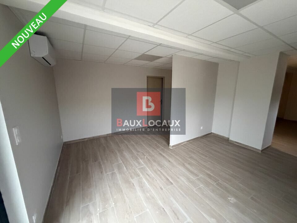 Office in Le Pontet for lease Building Photo- Image 1 of 7