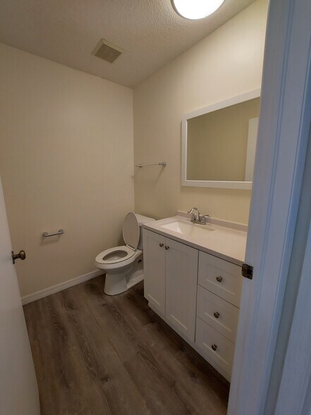 7510 Ridge Rd, Port Richey, FL à louer - Photo du bâtiment - Image 3 de 6