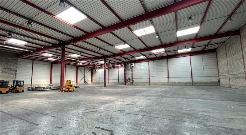 Industrial in Combs-la-Ville for lease Building Photo- Image 1 of 10