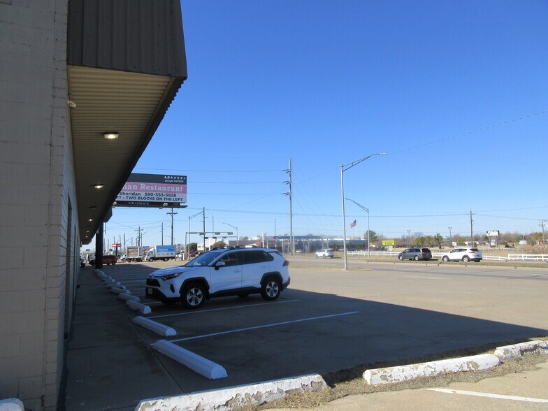 2126 SW Lee Blvd, Lawton, OK à vendre - Photo du bâtiment - Image 3 de 5