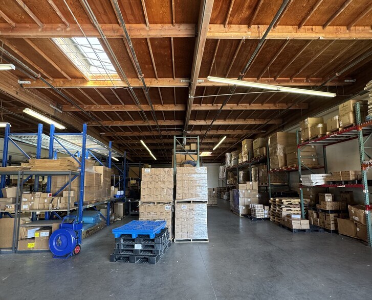 4007 Medford St, Los Angeles, CA à louer - Photo du bâtiment - Image 2 de 5