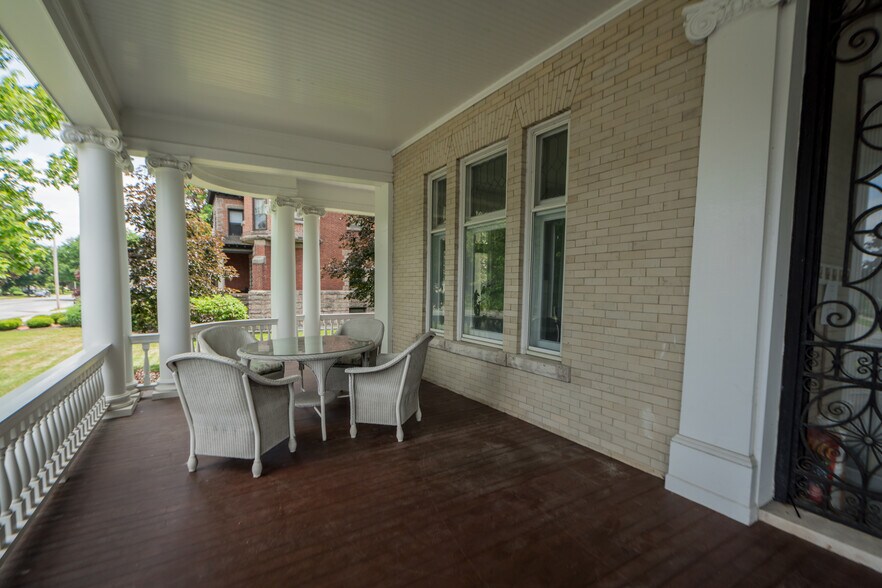 48 Union Ave, Saratoga Springs, NY à vendre - Photo du bâtiment - Image 3 de 36