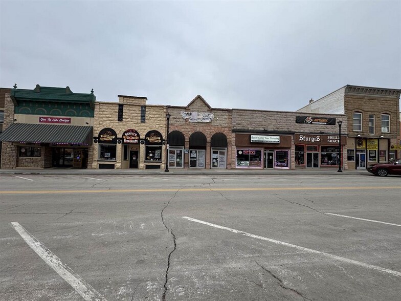1012 Main St, Sturgis, SD à vendre - Photo du bâtiment - Image 3 de 8