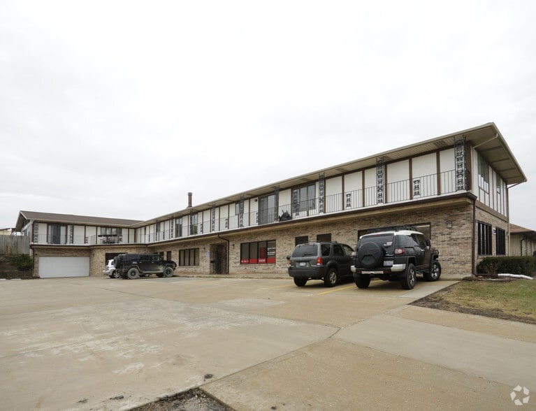 2233 Theodore St, Crest Hill, IL à louer - Photo principale - Image 1 de 2