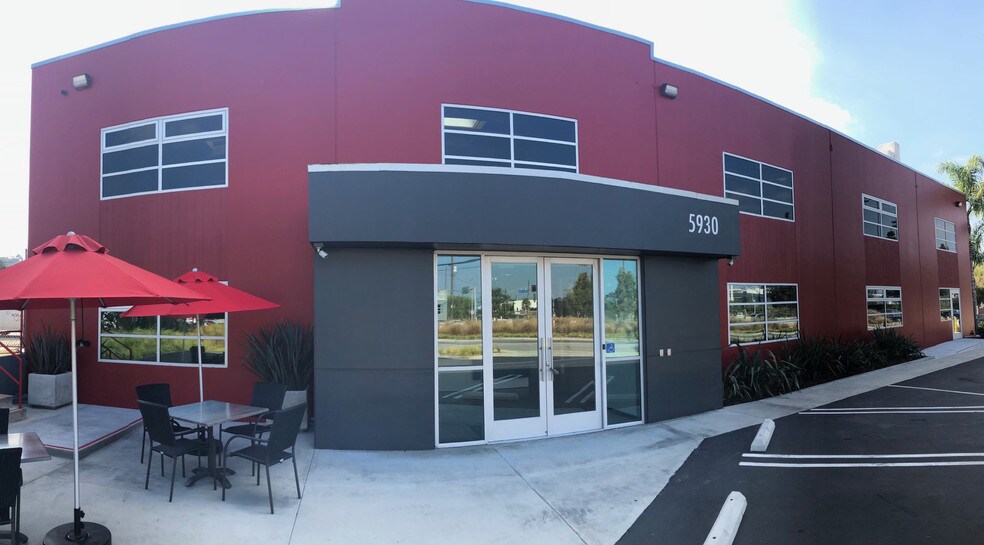 5930 W Jefferson Blvd, Los Angeles, CA à louer - Photo du bâtiment - Image 2 de 15