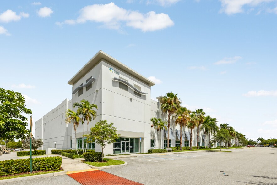 1315 N Jog, West Palm Beach, FL à louer - Photo principale - Image 1 de 10