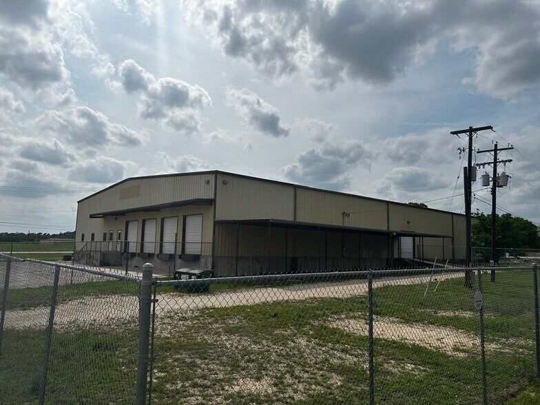 111 E McCarty Ln, San Marcos, TX à vendre - Photo du bâtiment - Image 3 de 7