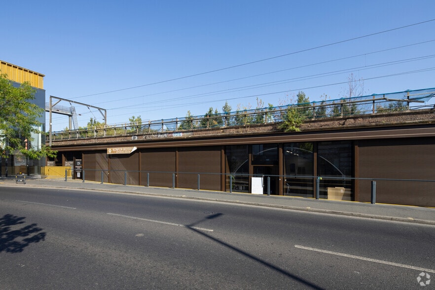 189-200 Morning Ln, London for lease - Building Photo - Image 2 of 3