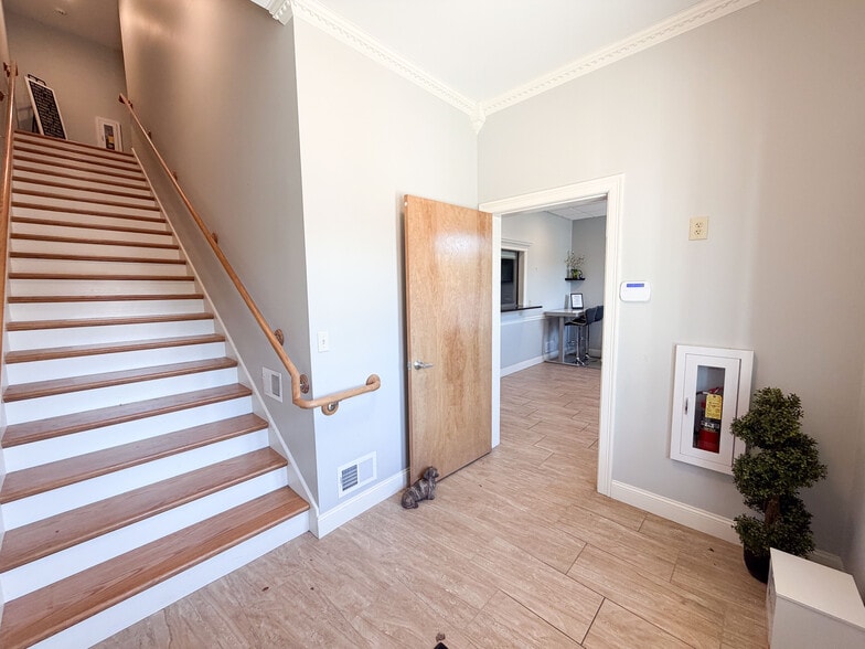 200 Mountain Rd, Suffield, CT for lease - Building Photo - Image 3 of 12