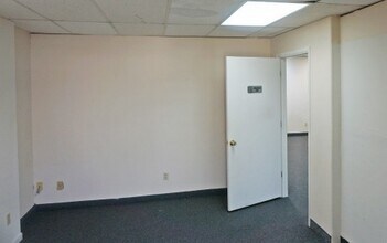 1940 E Camelback Rd, Phoenix, AZ for lease Interior Photo- Image 2 of 4
