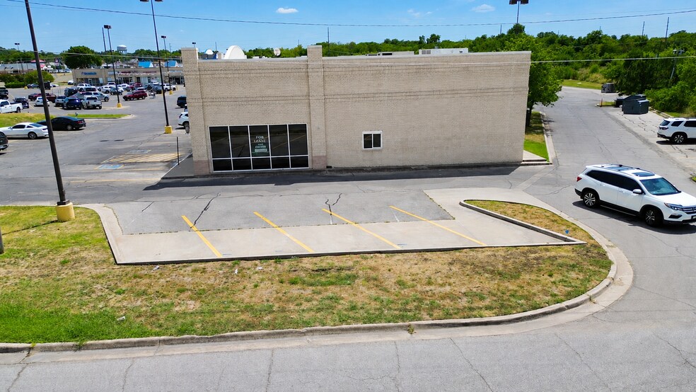 205-209 N Commerce St, Ardmore, OK à louer - Photo du bâtiment - Image 2 de 5