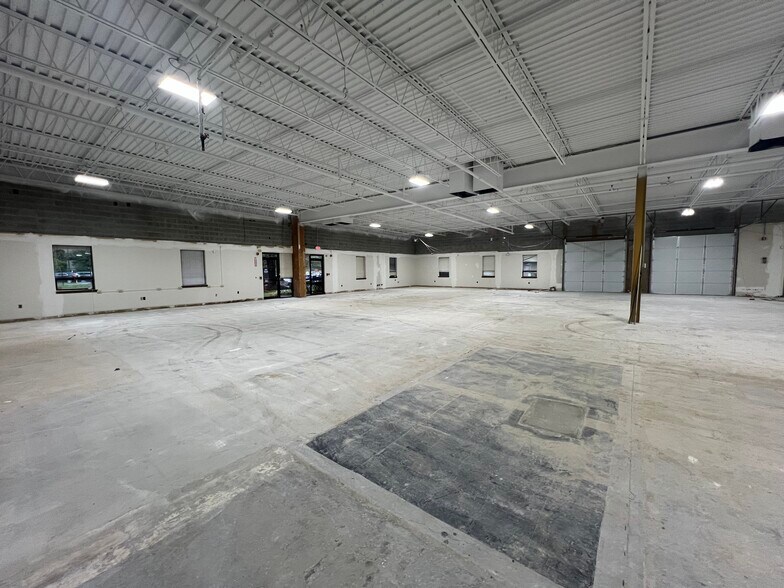 200 Rittenhouse Cir, Bristol, PA à louer - Photo du bâtiment - Image 3 de 8