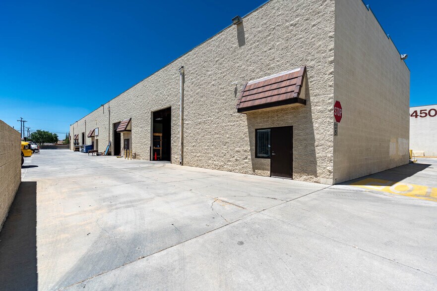 39360 3rd St E, Palmdale, CA à vendre - Photo du bâtiment - Image 2 de 23