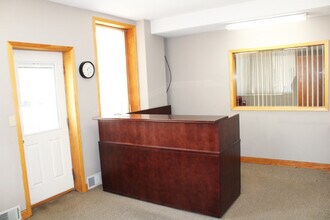 202 Central Ave E, Clarion, IA for lease Interior Photo- Image 2 of 13