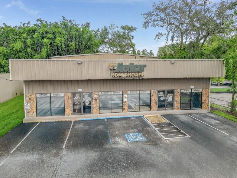 3403 W Waters Ave portfolio of 2 properties for sale on LoopNet.ca - Building Photo - Image 2 of 10