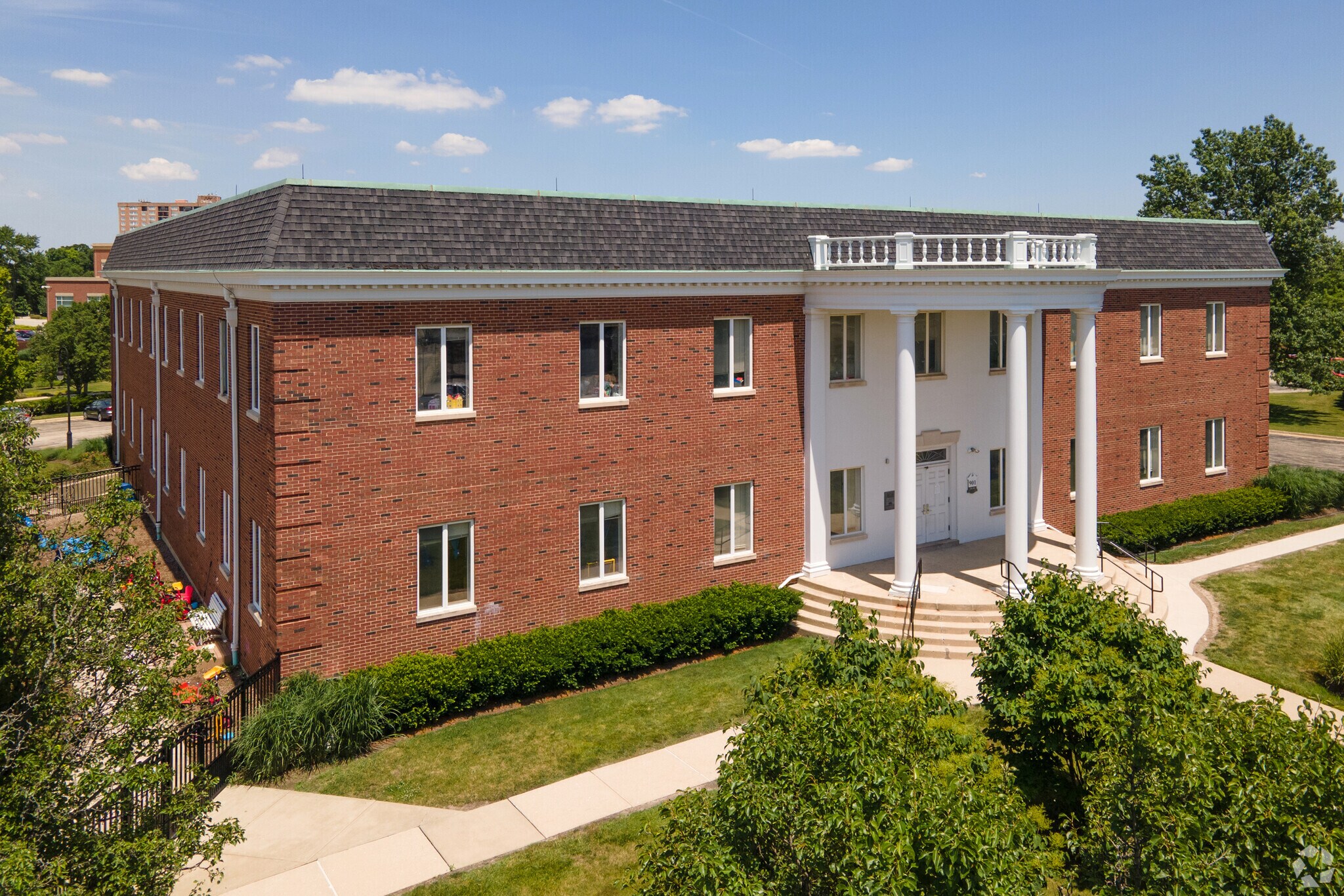 901 N Elm St, Hinsdale, IL à louer Photo du bâtiment- Image 1 de 4