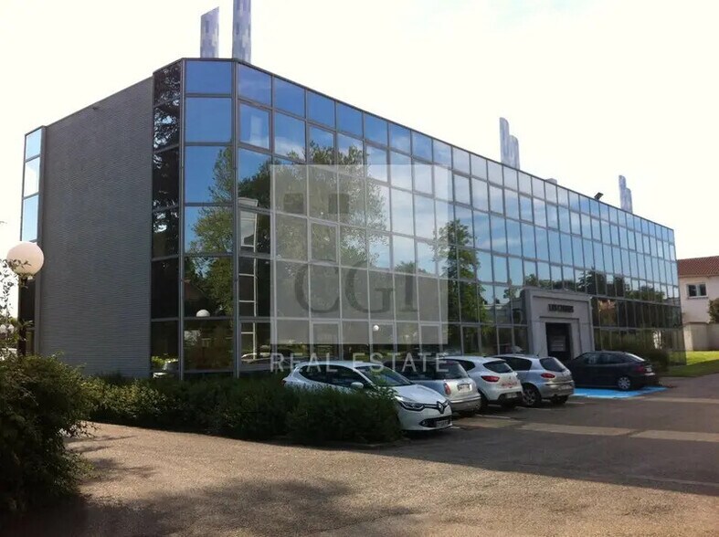 Office in Tassin-la-Demi-Lune for lease - Building Photo - Image 1 of 8